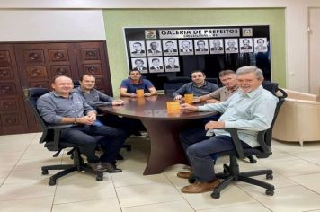 Administração municipal recebeu visita dos representantes da Cresol.