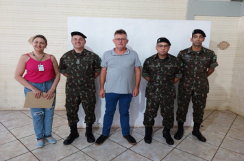 JOVENS CRISSIUMALENSES DA CLASSE 2004 IRÃO INCORPORAR O SERVIÇO MILITAR