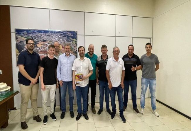 Prefeito de Crissiumal recebeu comitiva com vereadores, prefeito e vice de Tuparendi 