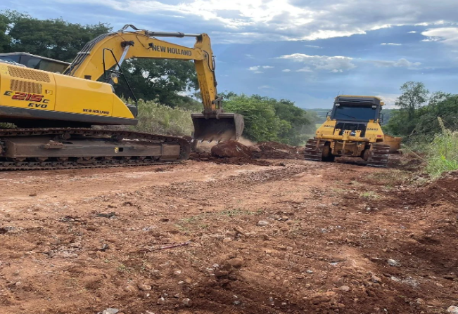 SECRETARIA DE OBRAS ESTÁ FAZENDO MELHORIAS NO CERRO DO PARANHOS